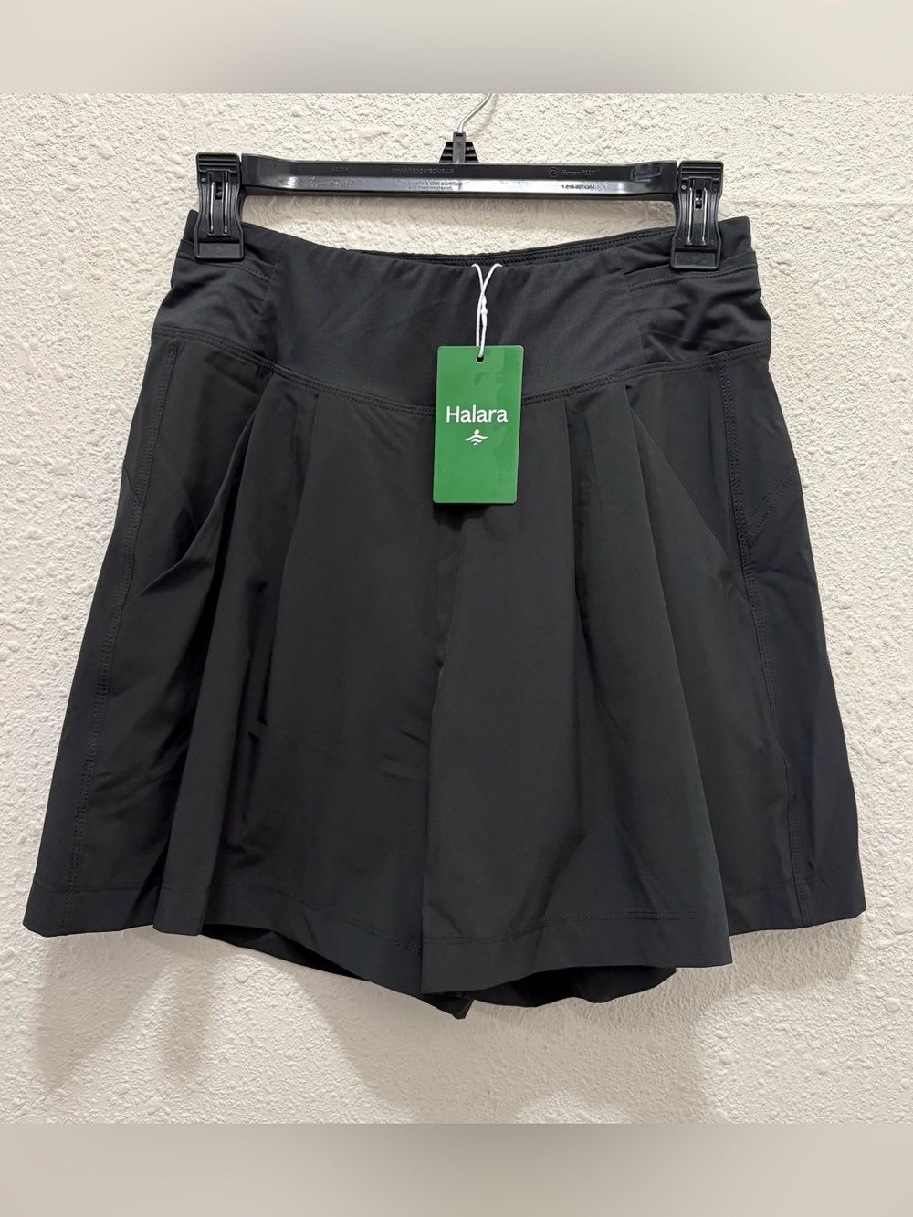 Halara Black Pleated Front Athletic Shorts NWT XS